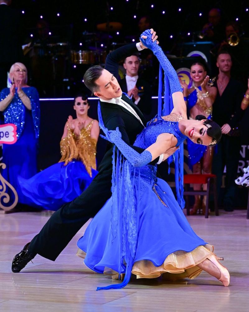 Sandra Jablonska and Michal Le performing ballroom