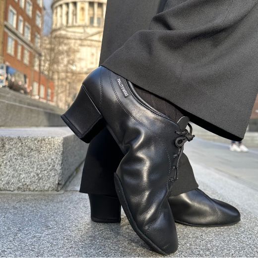 Style 8500 black leather