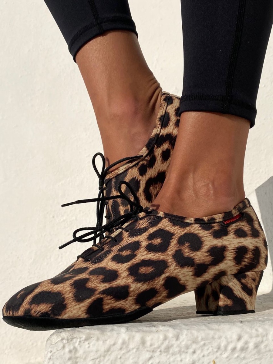 Leopard practice shoes